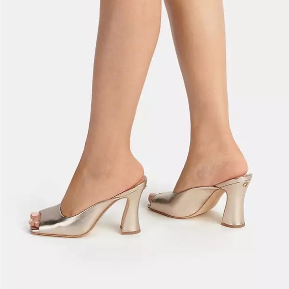 COACH Laurence Metallic Leather Sandals in Platinum Champagne Size 8.5 - Picture 15 of 15